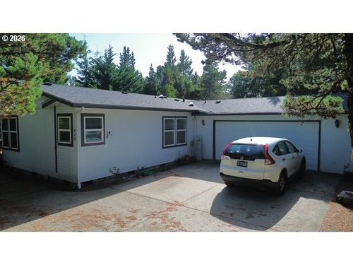 822 Munsel Creek Loop, Florence, OR, 97439-9294 | Card Image