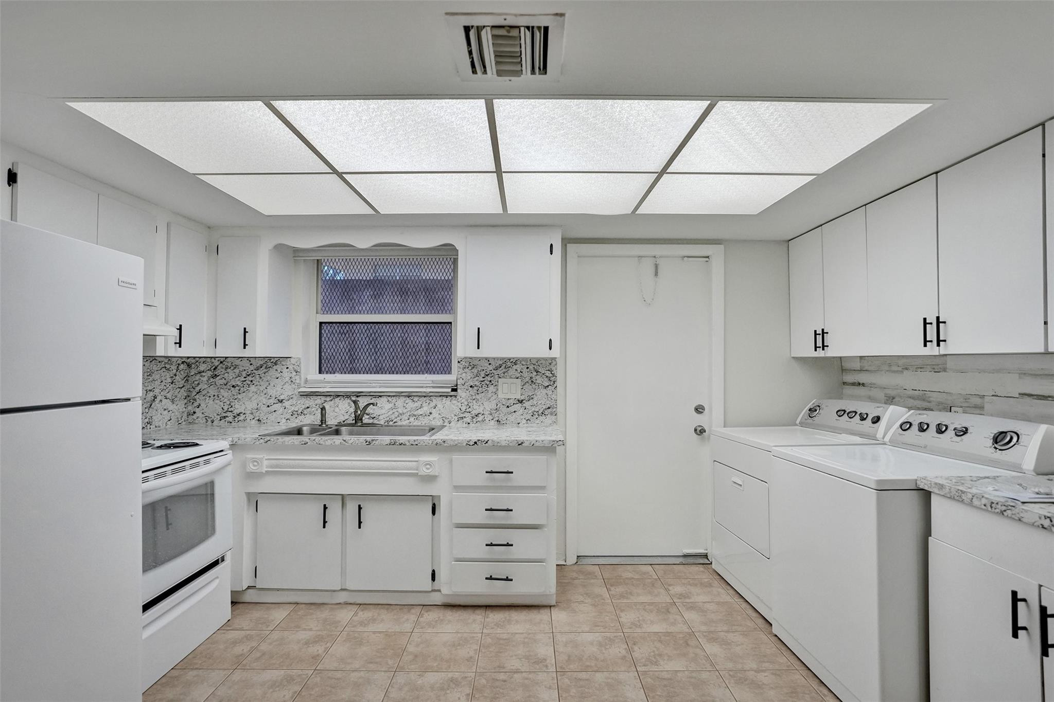 Residential Lease in Oakland Park 4