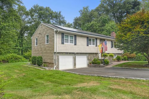 40 Winthrop Pl, Monroe, CT, 06468-2539 | Card Image