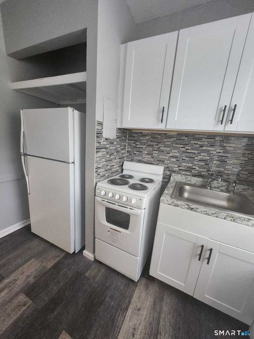 22 Brown Street, Hartford, CT, 06114 | Card Image