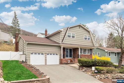 32 Schirra Dr, Wanaque, NJ, 07465-1036 | Card Image