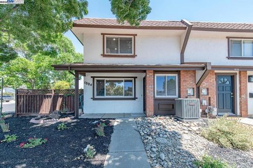 1004 Vienna St, Livermore, CA, 94550-5617 | Card Image