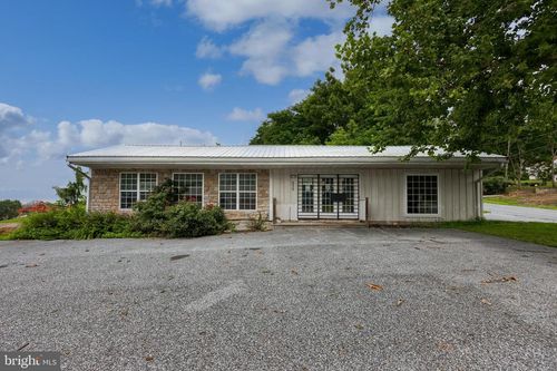 835 Route 41, GAP, PA, 17527-9453 | Card Image