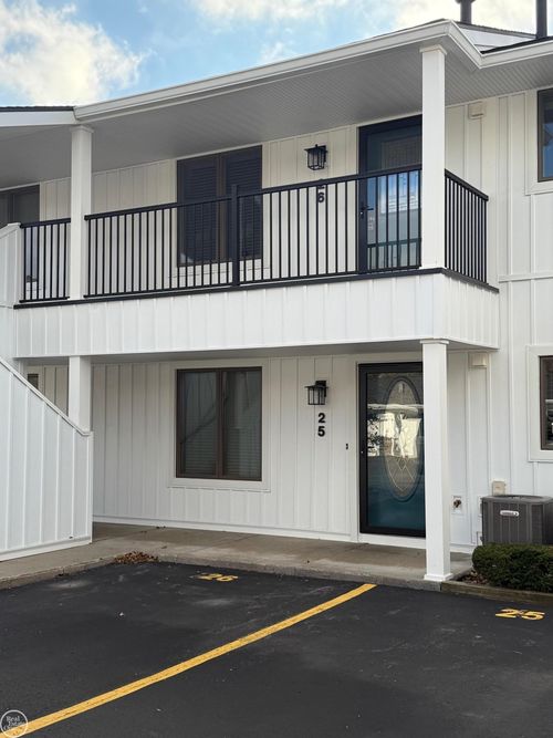 5747 Main St, Lexington, MI, 48450-8890 | Card Image