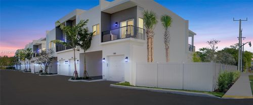 1313 Nw 27th Ave, Pompano Beach, FL, 33069-1818 | Card Image