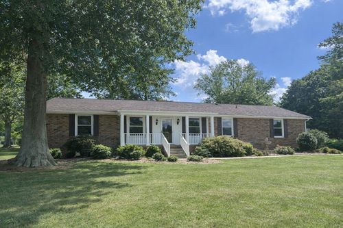 211 General Forrest Dr, Springfield, TN, 37172-4403 | Card Image