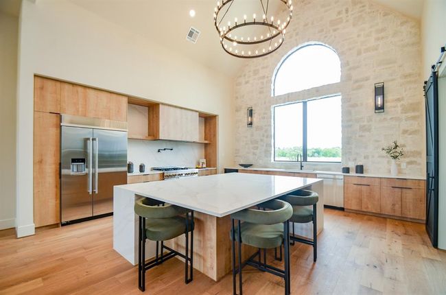 Another view of the kitchen. | Image 31