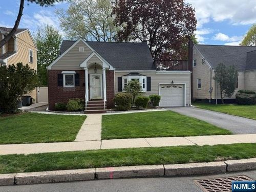 20 Susquehanna Ave, Rochelle Park, NJ, 07662-3913 | Card Image