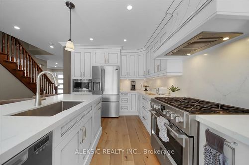 33 Hillpath Cres, Brampton, ON, L6Z4T7 | Card Image