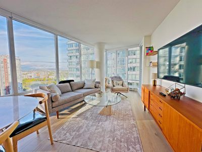 2108 - 111 W Georgia St, Condo with 2 bedrooms, 2 bathrooms and 1 parking in Vancouver BC | Image 3