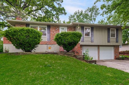 4008 S Colonial Dr, Independence, MO, 64055-4042 | Card Image