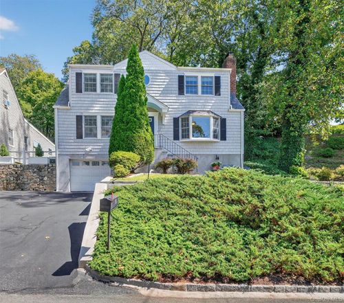 32 Custis Ave, White Plains, NY, 10603-1703 | Card Image