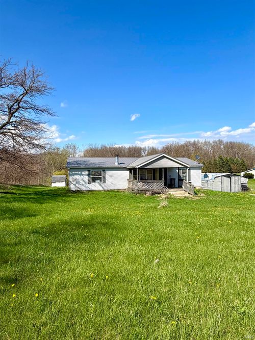 2121 E Mapes Road, Kendallville, IN, 46755 | Card Image