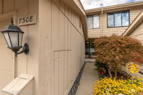 7308 Creek View Cir, West Bloomfield, MI, 48322-3512 | Card Image