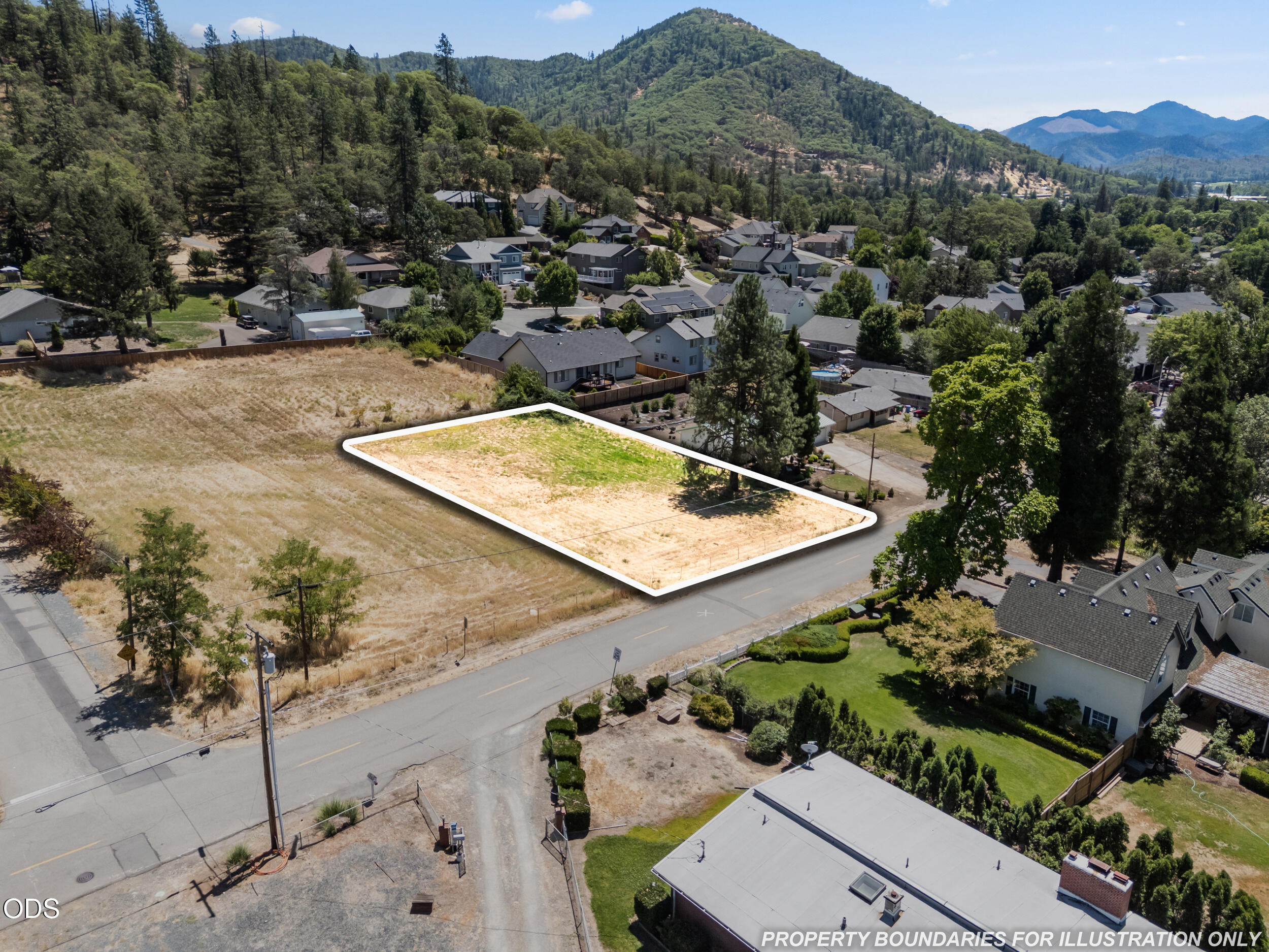 Land in Rogue River