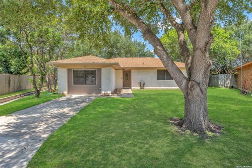 139 Navajo Cir, Cibolo, TX, 78108-3580 | Card Image