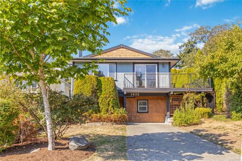 1032 Leeds Pl, Saanich, BC, V8X4B9 | Card Image