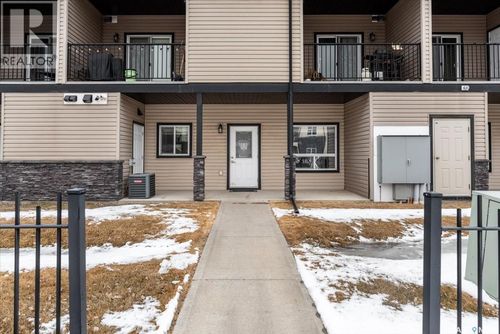 3806 Dewdney Ave E, Regina, SK, S4Z0A6 | Card Image