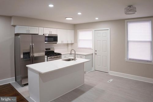 107 Larue Sq S, BALTIMORE, MD, 21225-1212 | Card Image