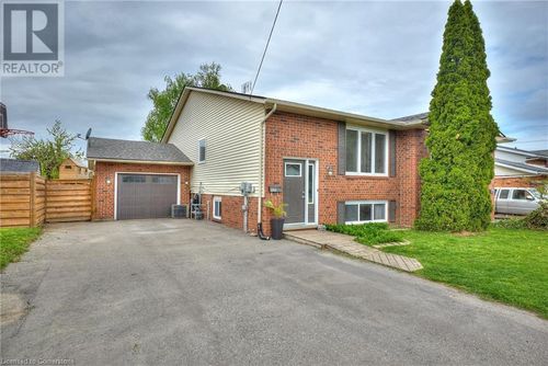 3958 23rd St, Vineland, ON, L0R2C0 | Card Image