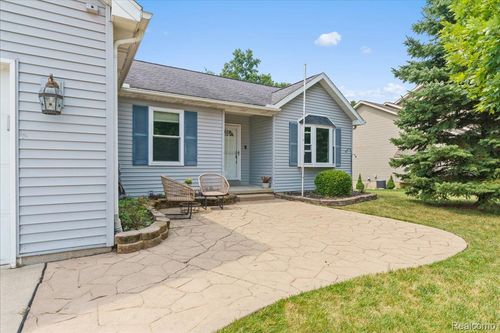 1431 Ashwood Ln, Howell, MI, 48843-8385 | Card Image