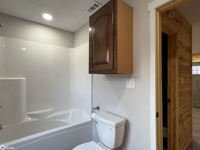 5164 Augusta Main Rd, Home with 2 bedrooms, 1 bathrooms and 2 parking in Wever IA | Image 11