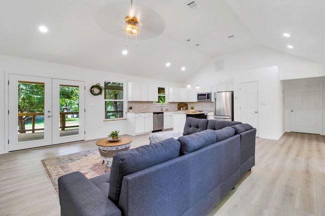 220 Tortuga Way, House other with 3 bedrooms, 2 bathrooms and null parking in Pointblank TX | Image 9
