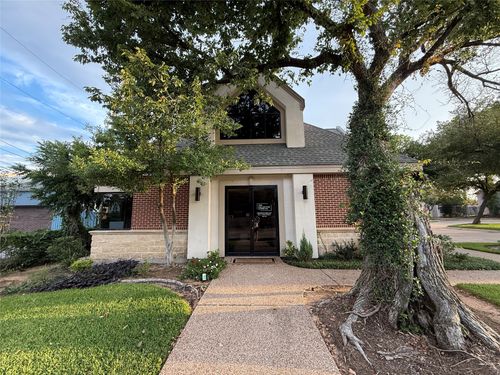 2910 W Park Row Dr, Pantego, TX, 76013-2041 | Card Image