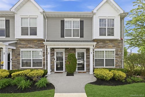 32-32 Weatherby Ln, Central Islip, NY, 11722-4549 | Card Image