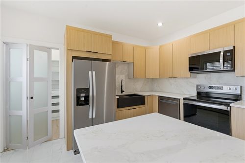 a-170 Broadway, Providence, RI, 02903-3098 | Card Image