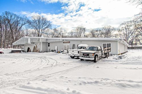 9489 Douglas Ave, Plainwell, MI, 49080-9614 | Card Image
