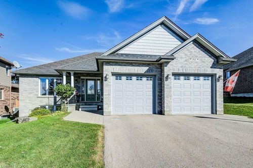 94 Andrews Dr W, Drayton, ON, N0G1P0 | Card Image