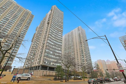 3e-5701 N Sheridan Rd, Chicago, IL, 60660-4771 | Card Image