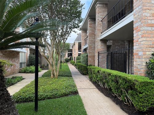 223-2224 S Piney Point Rd, Houston, TX, 77063-1418 | Card Image