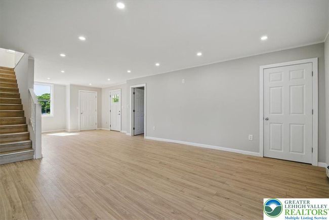 Foyer/living room | Image 13