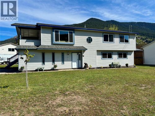 5876 Westwynd Dr, Falkland, BC, V0E1W0 | Card Image