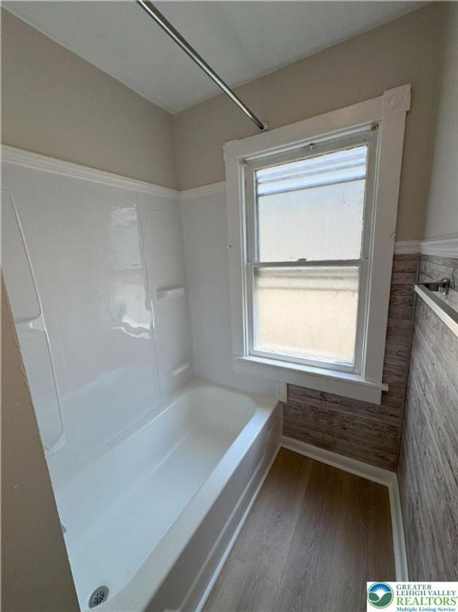 bathroom | Image 8
