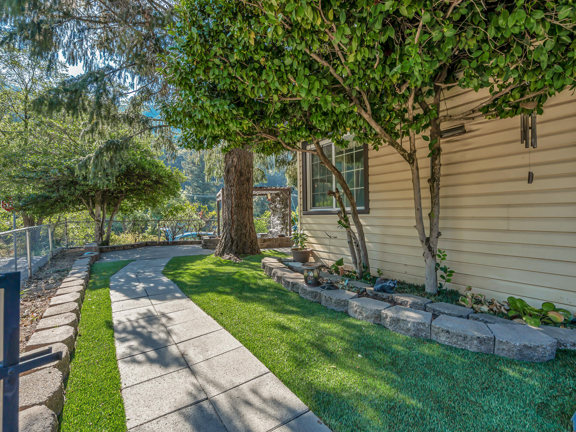 Residential in Dunsmuir 5