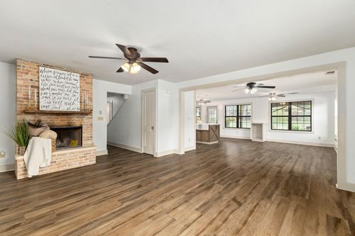 511 W Valverde St, Brenham, TX, 77833-4553 | Card Image