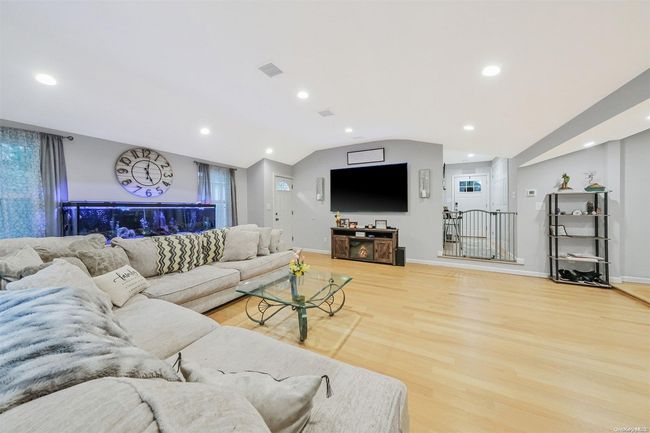 6 Mars Rd, House other with 3 bedrooms, 2 bathrooms and null parking in Rocky Point NY | Image 4