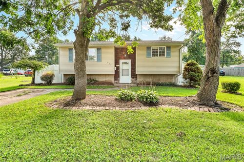 235 10th St, Wood River, IL, 62095-2433 | Card Image