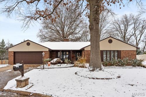 2213 Wendy Way Dr, Belleville, IL, 62221-3140 | Card Image