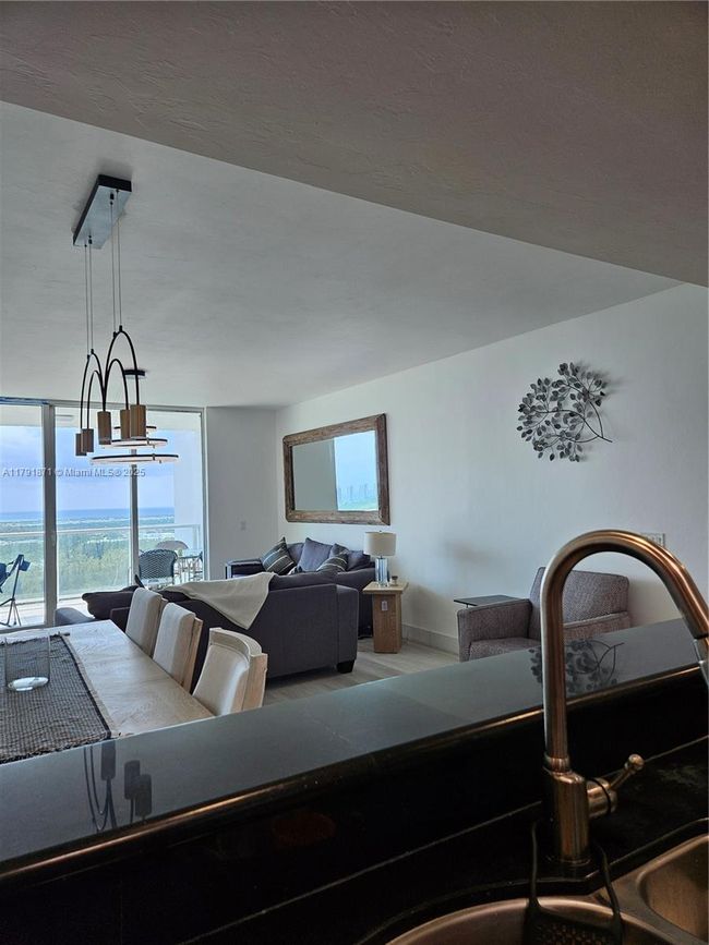 APT-2202 - 15051 Royal Oaks Ln, Condo with 2 bedrooms, 3 bathrooms and null parking in North Miami FL | Image 5