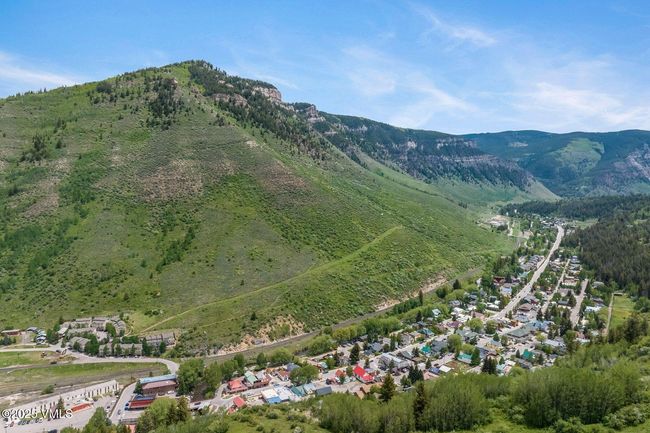 25 Belden Way, Home with 5 bedrooms, 4 bathrooms and 5 parking in Minturn CO | Image 8