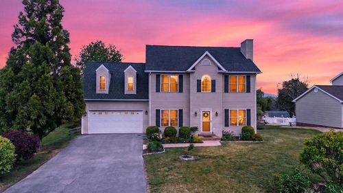 106 Bowmans Run Dr, STUARTS DRAFT, VA, 24477-3051 | Card Image