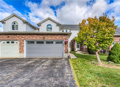 642 Ellesmere Crt, Townhouse with 3 bedrooms, 2 bathrooms and 4 parking in Waterloo ON | Image 1