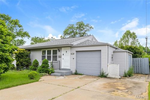 670 Florland Dr, Florissant, MO, 63031-6002 | Card Image