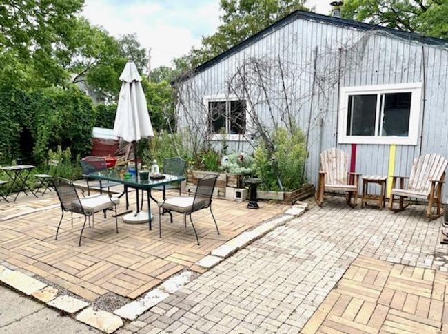 The walkway to the backyard. | Image 24