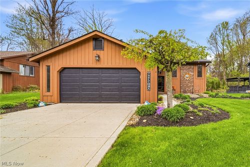 9060 Bluejay Ln, Mentor, OH, 44060-1851 | Card Image