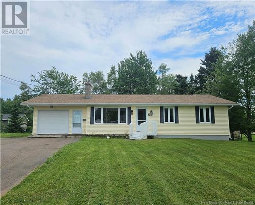 424 Chartersville Rd, Dieppe, NB, E1A5A1 | Card Image